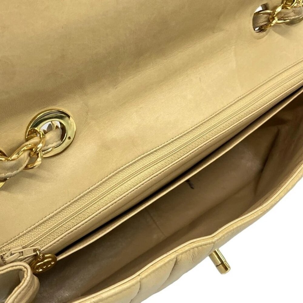 CHANEL New Mademoiselle - Beige Lambskin Shoulder Bag Gold hardware - Picture 12 of 15